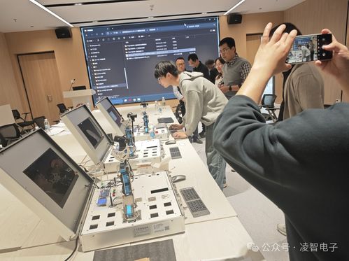 凌智電子人工智能實驗箱賦能高校AI教育——深圳職業(yè)技術(shù)大學(xué)驗收圓滿成功